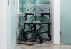 Fauteuil-de-douche-PMR-BathMobile