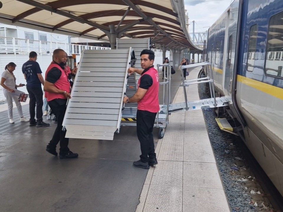 Rampe Axsol, modèle unique (sur-mesure)  pour le transport des athlètes  par la SNCF. 