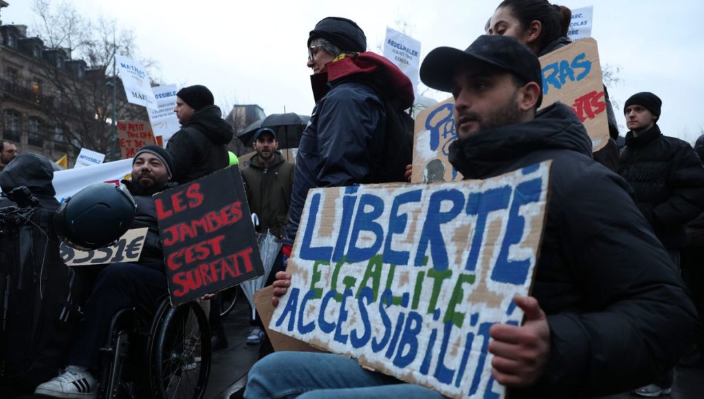 Manifestation pour les 20 ans de la loi handicap.
