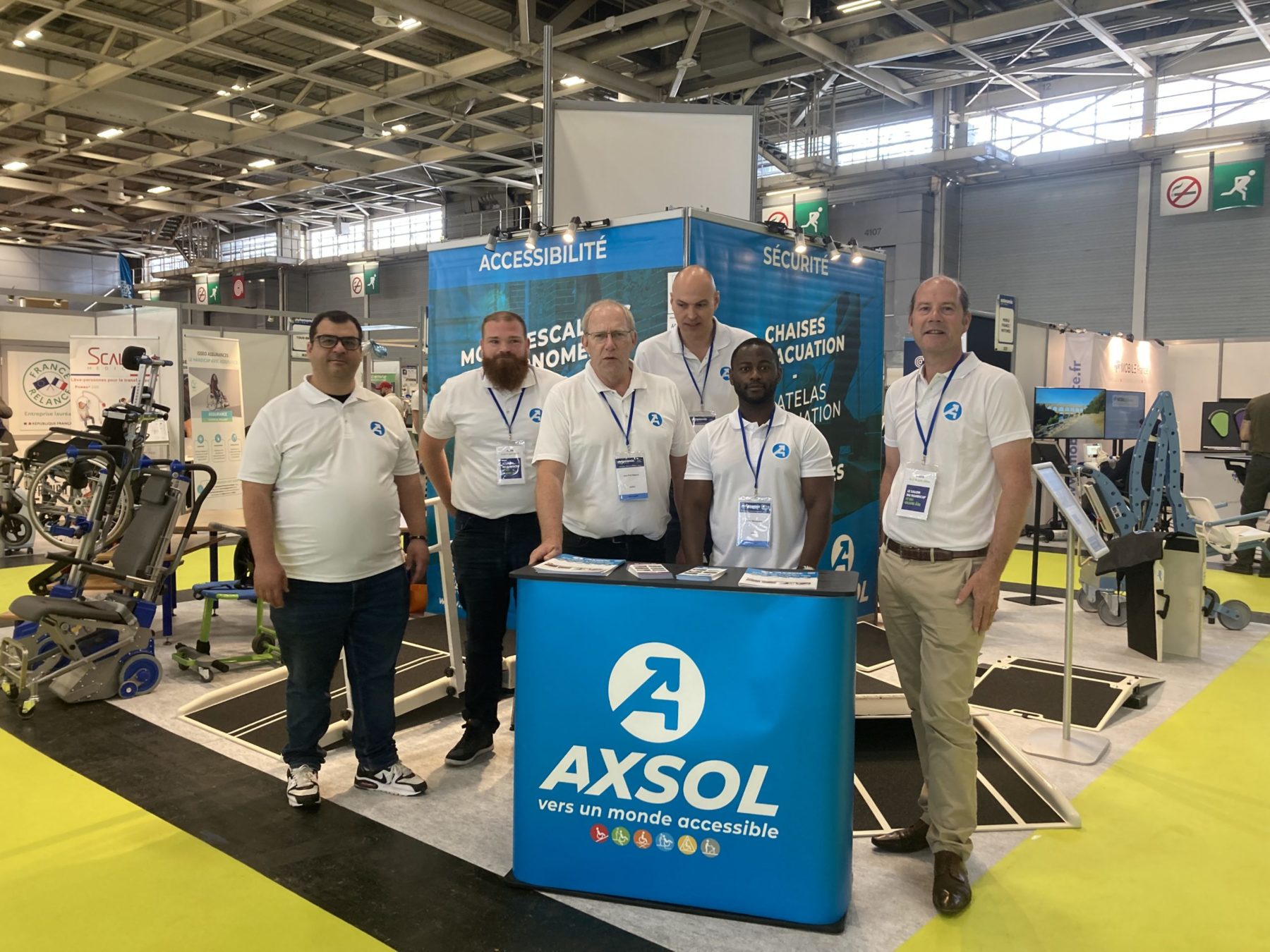 équipe Axsol le premier jour du Salon Autonomic 2025.