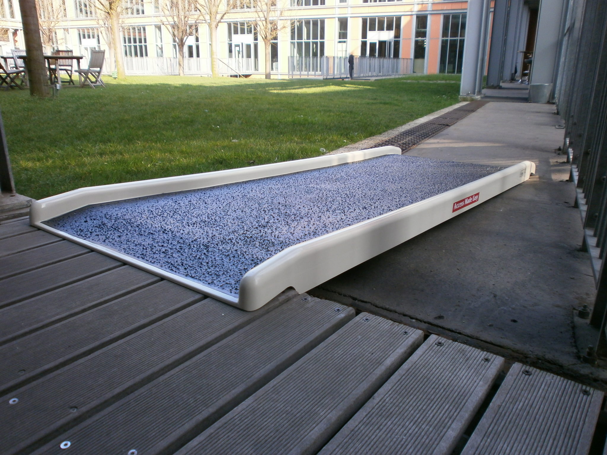 Comment calculer la pente d’une rampe d’accès PMR • Axsol