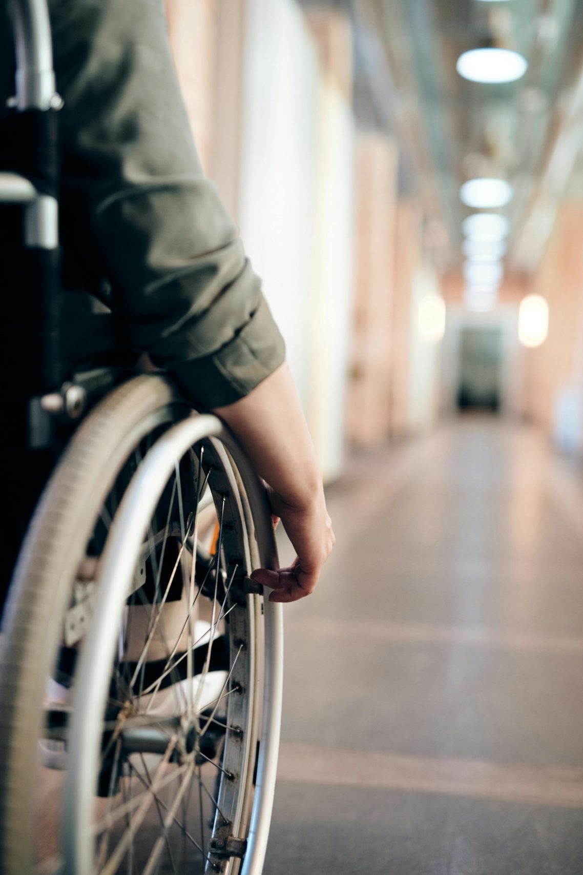 personne-en-fauteuil-roulant-perspective-loi-accessibilité