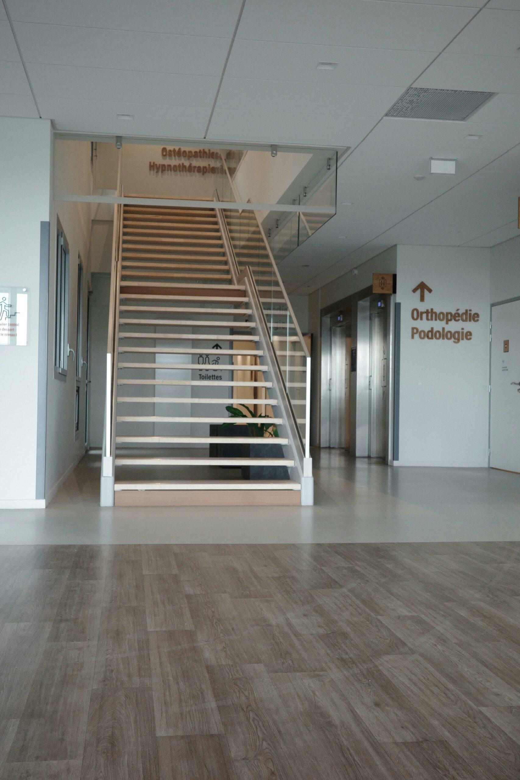 Quel monte-escalier choisir lorsqu’on ne connaît pas le fauteuil roulant de l’utilisateur ?