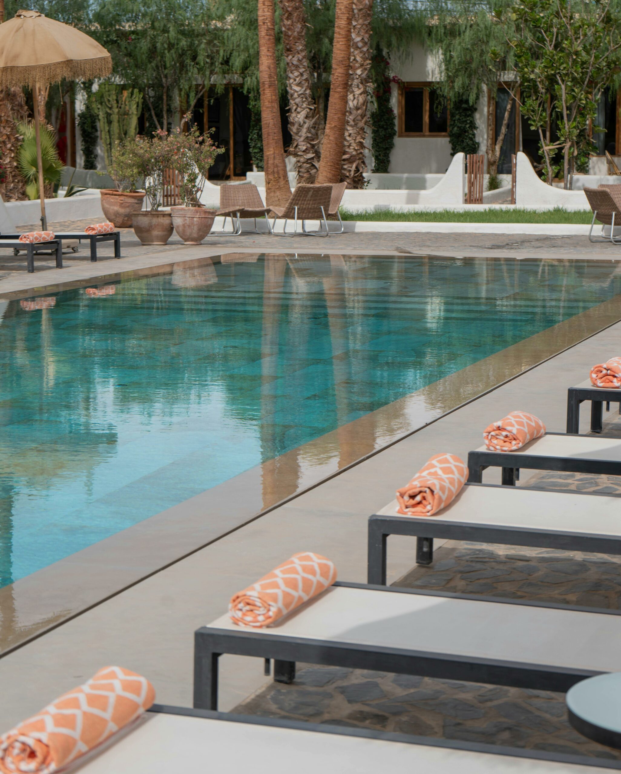 Piscine d’hôtel : quelles solutions pour accueillir les personnes à mobilité réduite ?